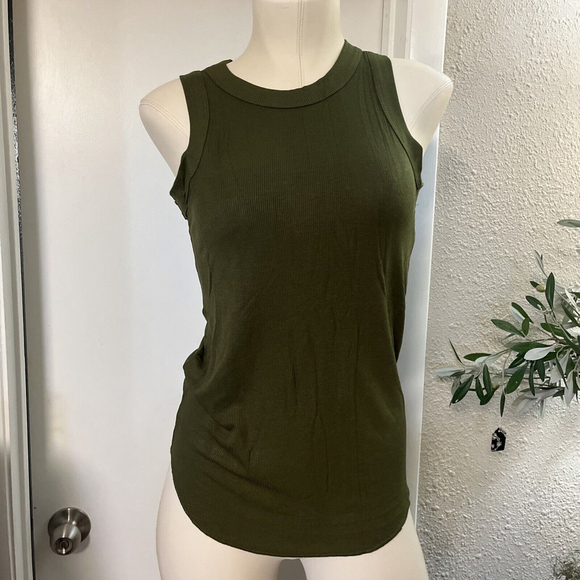 NWT Women’s Medium Green Tank Top Soft NWT By Nostalgia - Picture 1 of 13